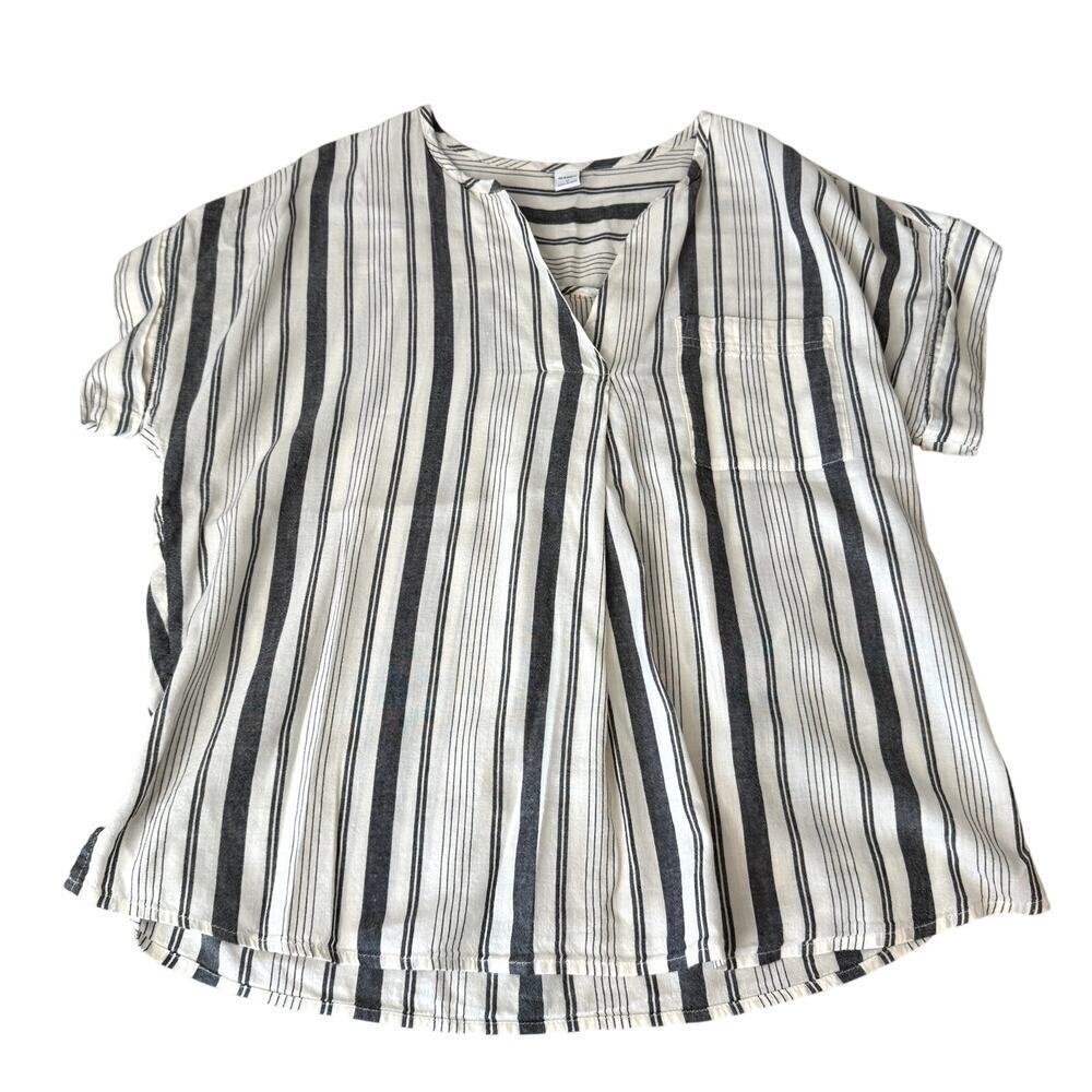 Women's Striped Ivory and Gray Boxy Short Sleeve Blouse Size Medium - Picture 1 of 6